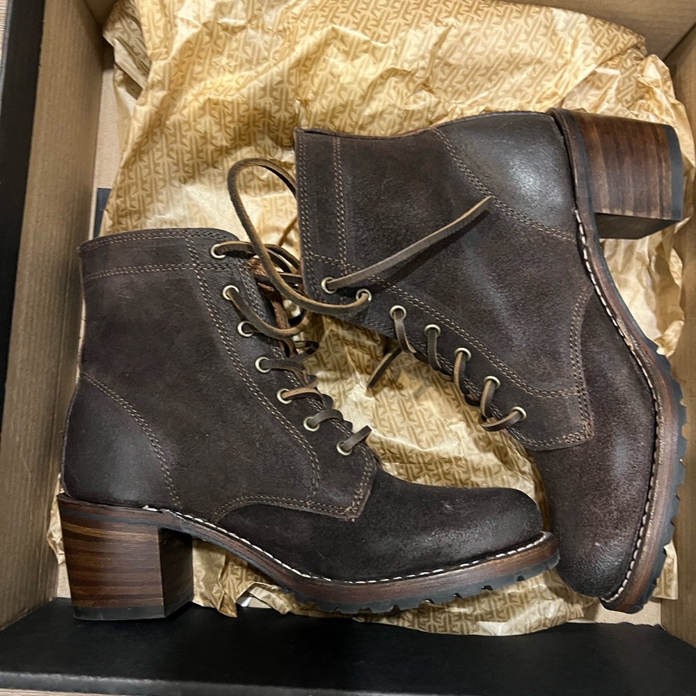 Frye Sabrina 6G Brown Lace Up Boots